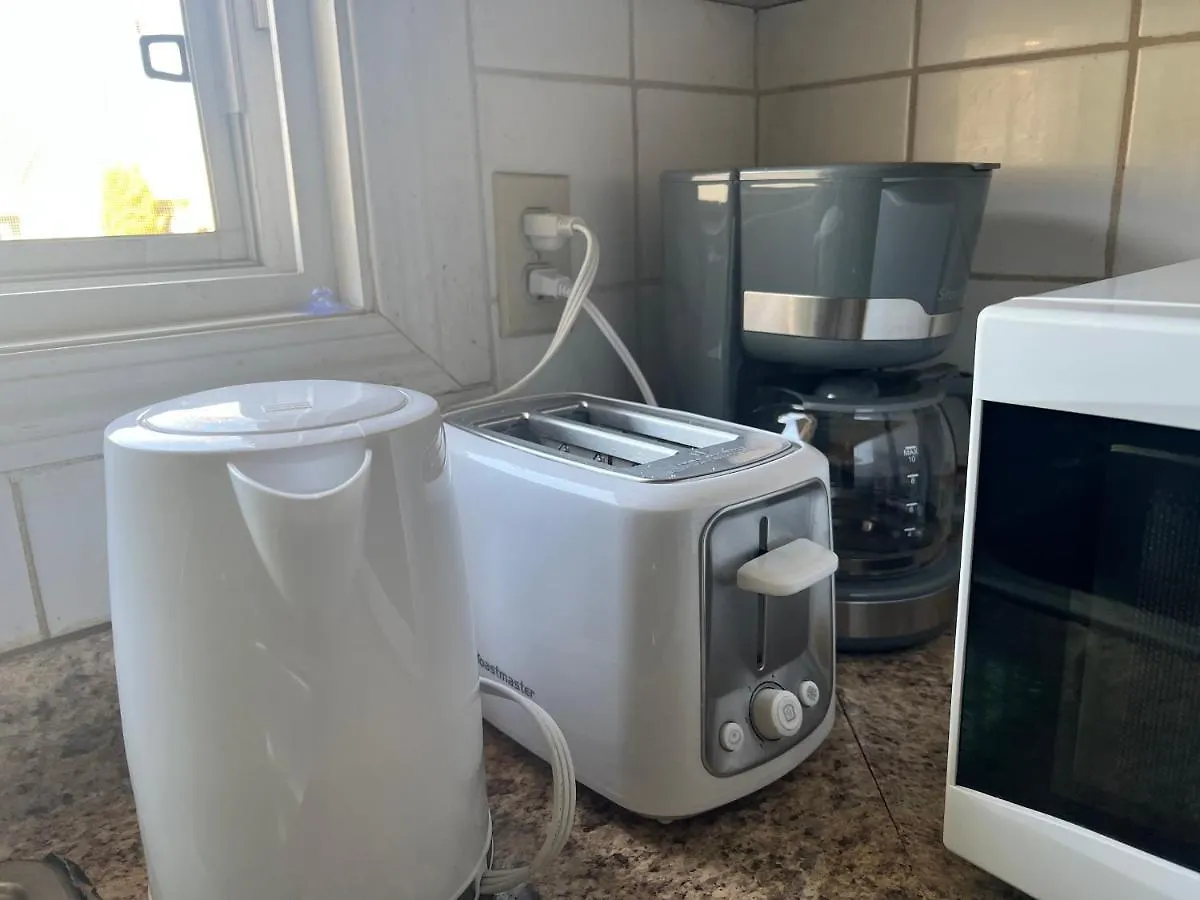 Room In Edmonton*Wifi*Netflix*Tv*Parking Homestay szállás